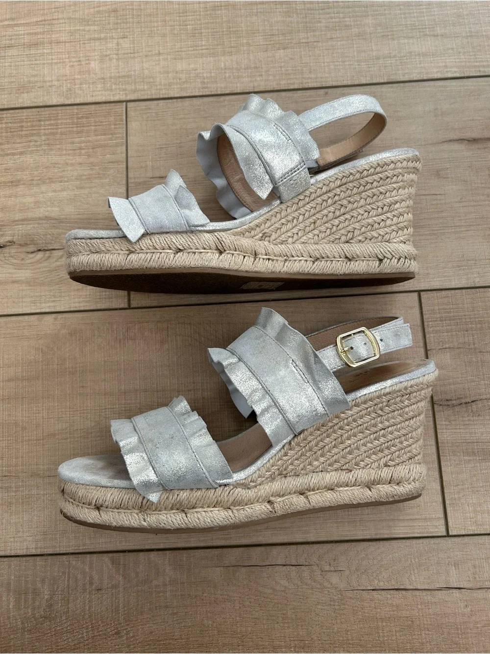 Jack Rogers Metallic Rosie Ruffle Wedge size 9
